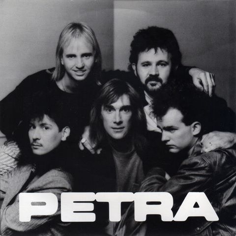 img/musica/artista/dfb09e3b686ff4823b24f981f72f61b2.jpg